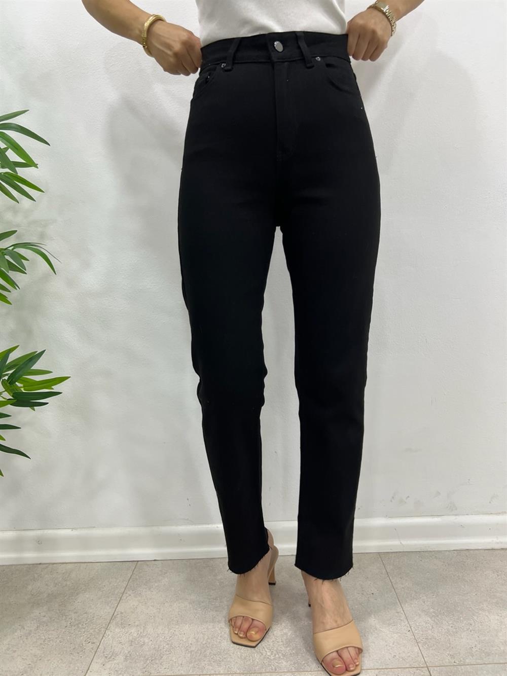 Si̇yah Likralı Mom Jean ( 30-30-32-33 ÖZEL ÜRETİMDE ÜRÜN ÖN SİPARİŞTİR. TESLİM TARİHİ 30-03-2026  )