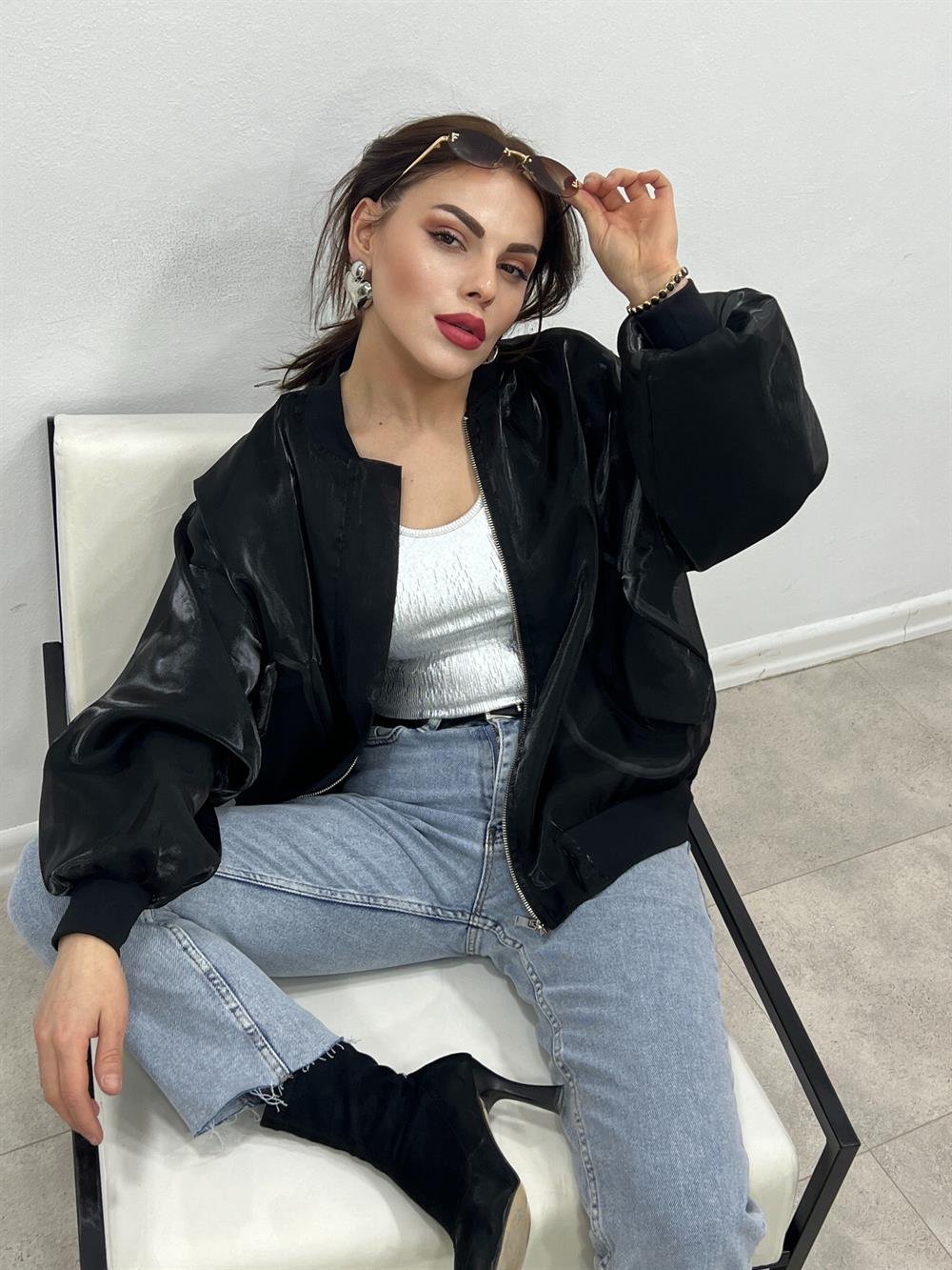 Si̇yah Organze Kapak Cepli̇ Ceket