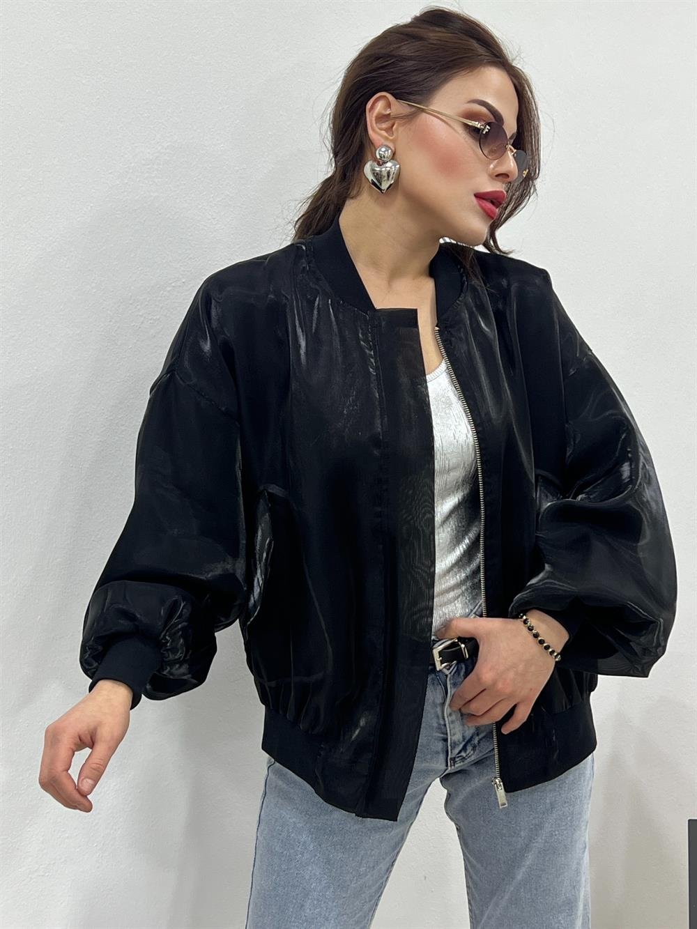 Si̇yah Organze Kapak Cepli̇ Ceket