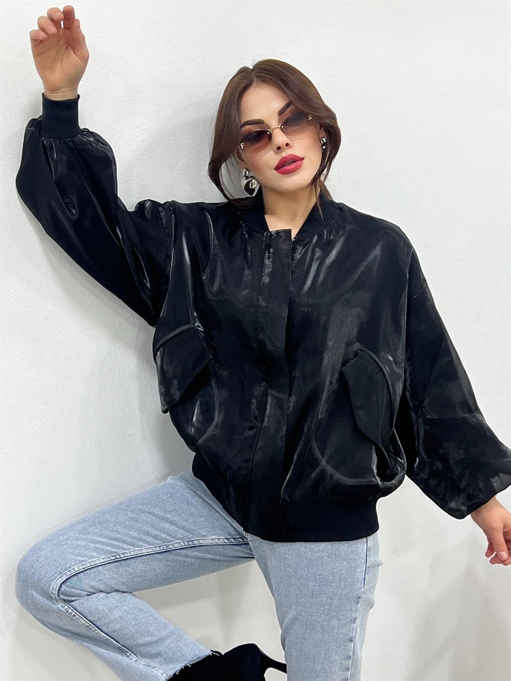 Si̇yah Organze Kapak Cepli̇ Ceket