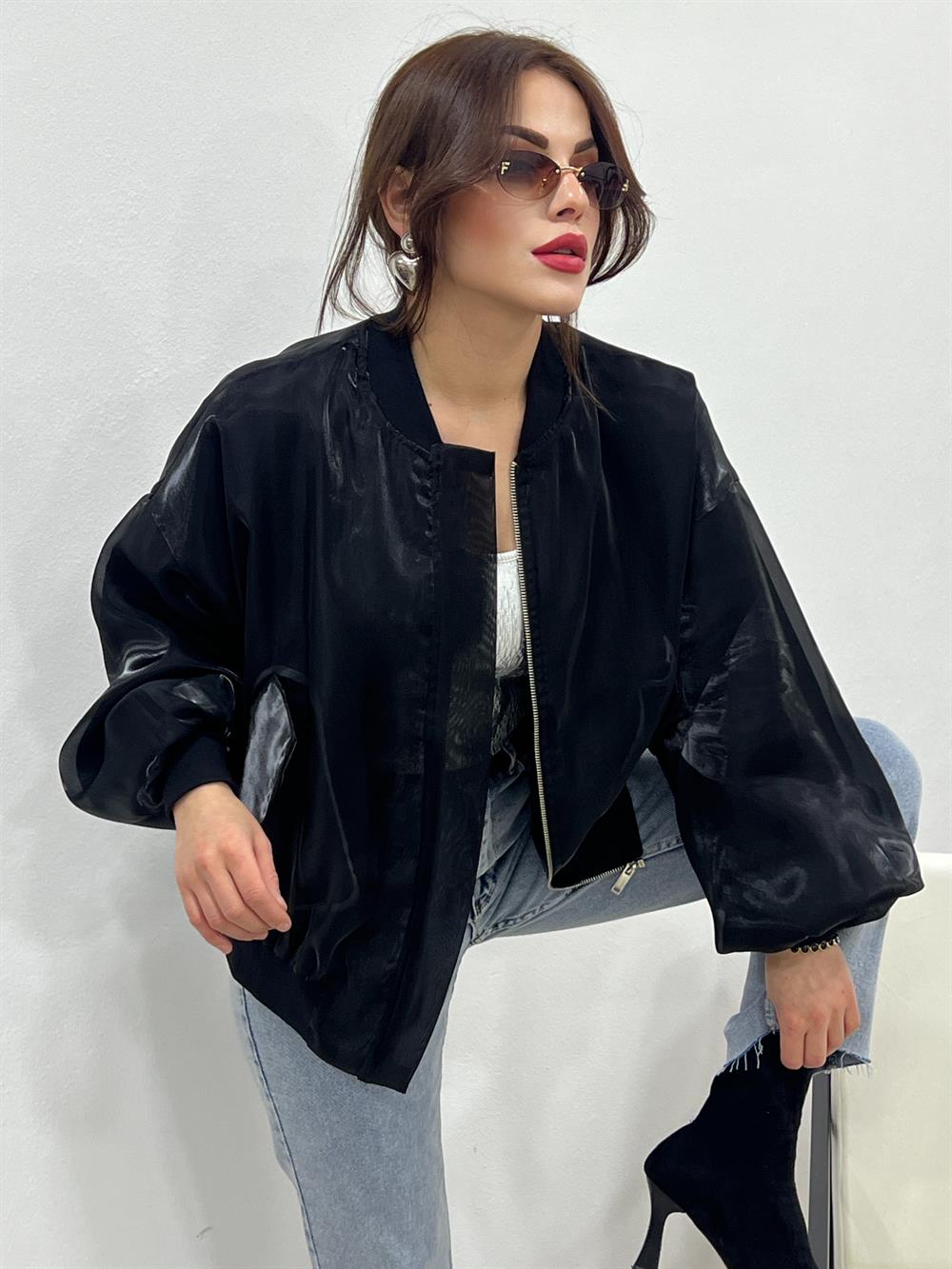 Si̇yah Organze Kapak Cepli̇ Ceket