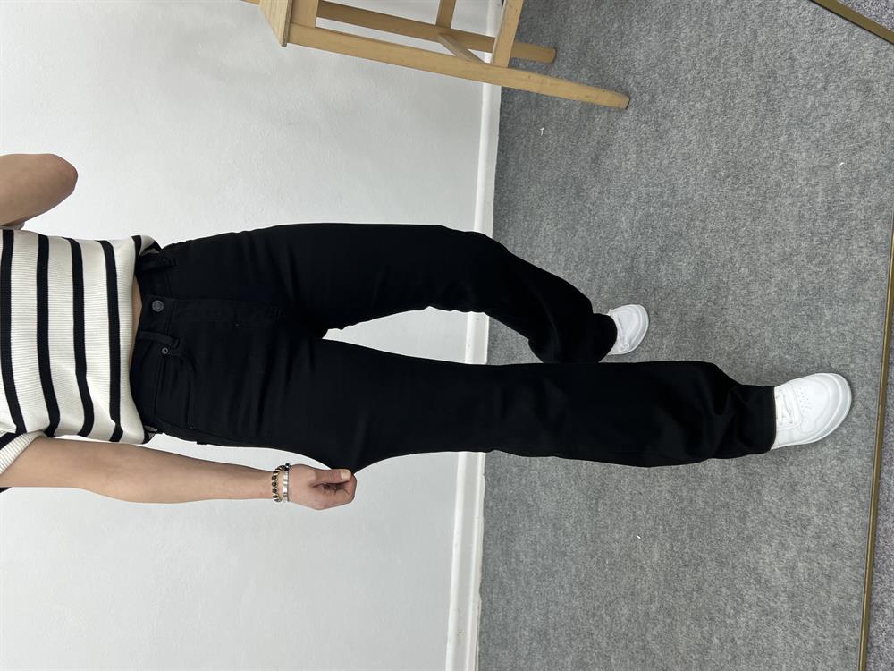 Si̇yah Palazzo Jean