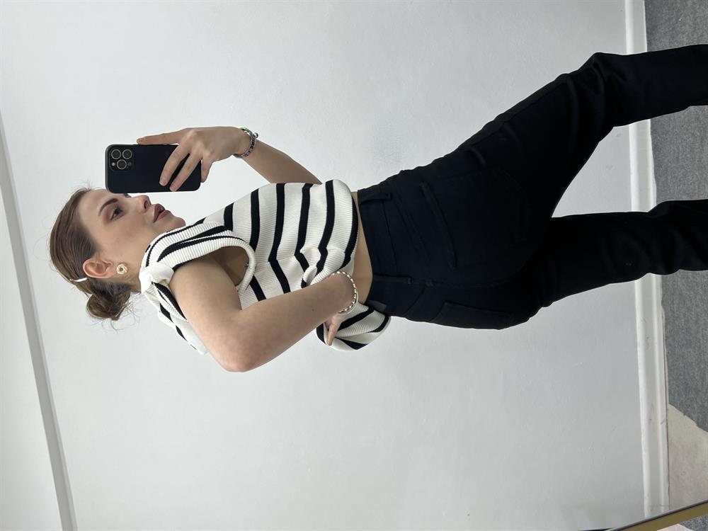 Si̇yah Palazzo Jean