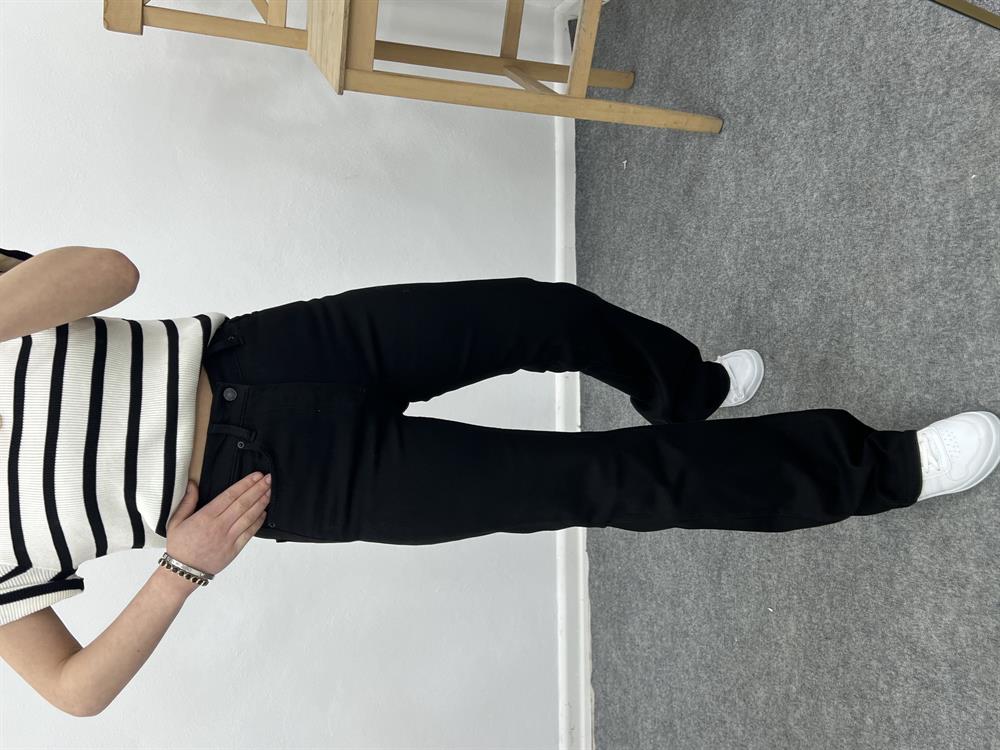 Si̇yah Palazzo Jean