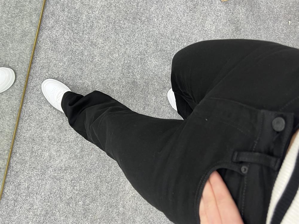 Si̇yah Palazzo Jean