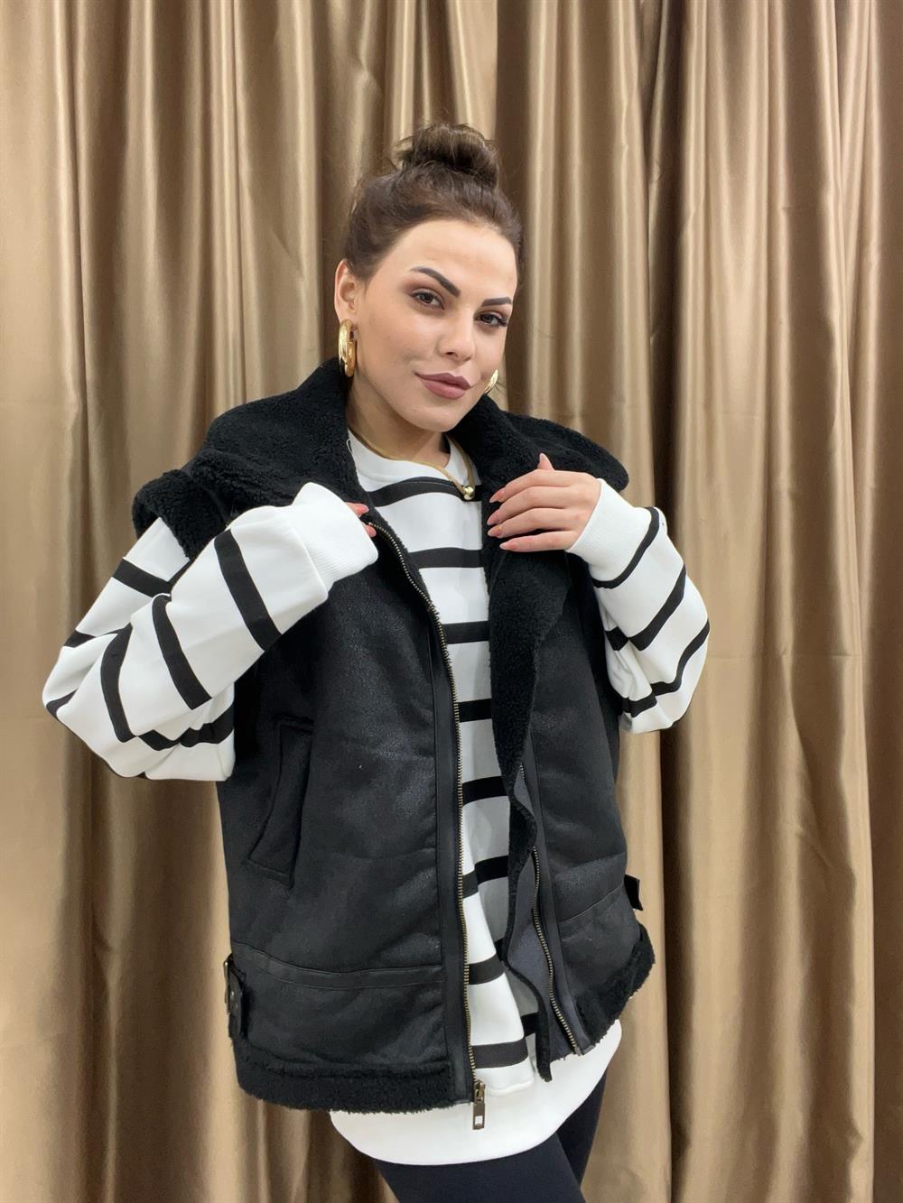 Si̇yah Rengi̇ Kürklü Yelek