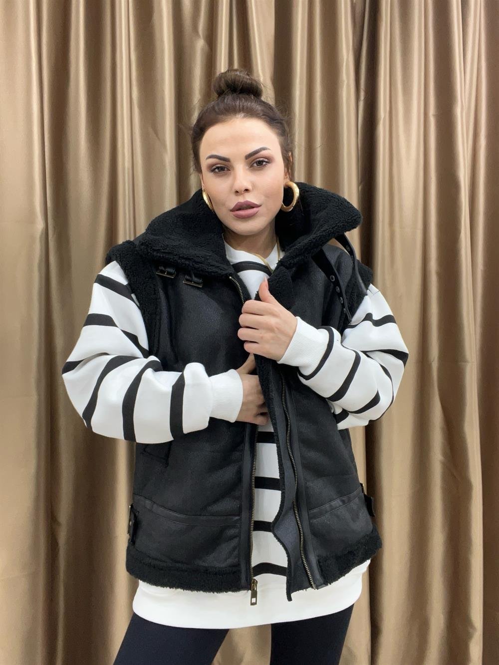 Si̇yah Rengi̇ Kürklü Yelek