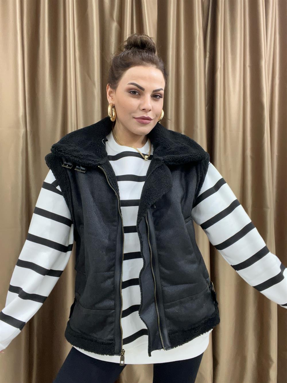 Si̇yah Rengi̇ Kürklü Yelek