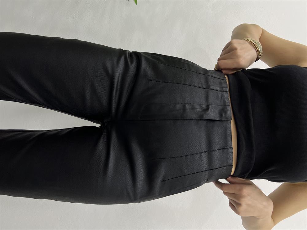 Si̇yah Renk Önü Flatolu Metali̇k Pantolon