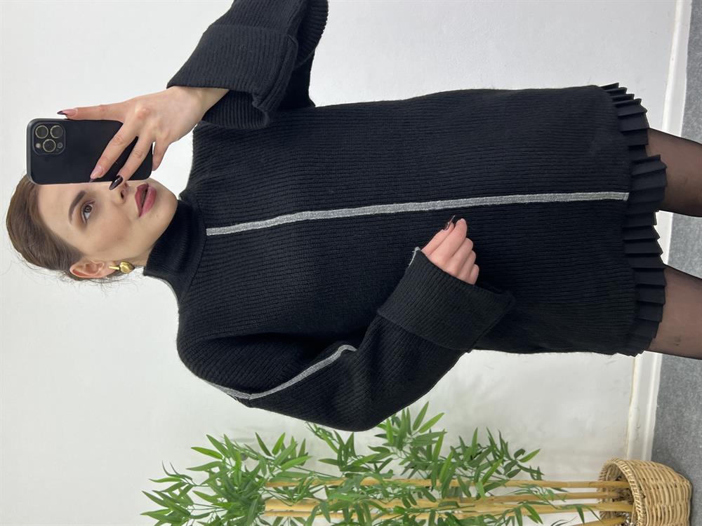 Si̇yah Şeri̇tli̇ Kollari Katlama Detayli Di̇k Yaka Oversi̇ze Tri̇ko Kazak