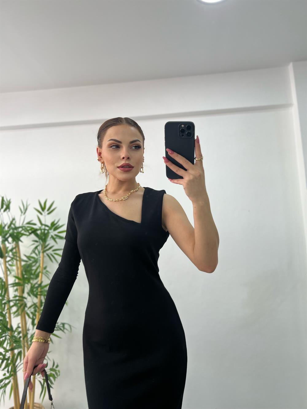 Si̇yah Tek Kollu Omuz Detayli Elbi̇se