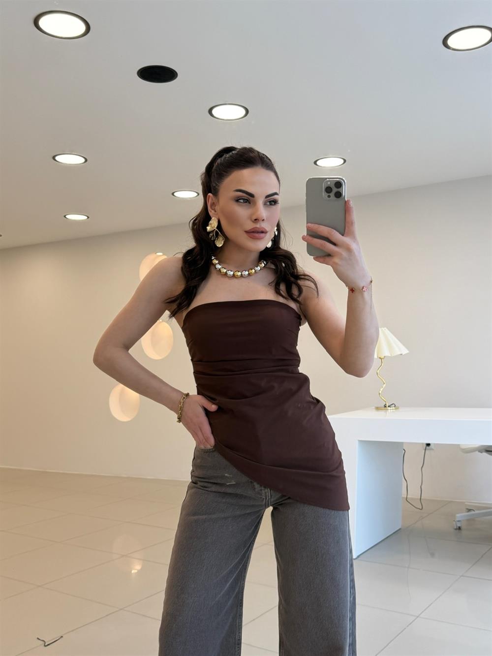 STRAPLEZ ARKA LASTİKLİ BLUZ KAHVE