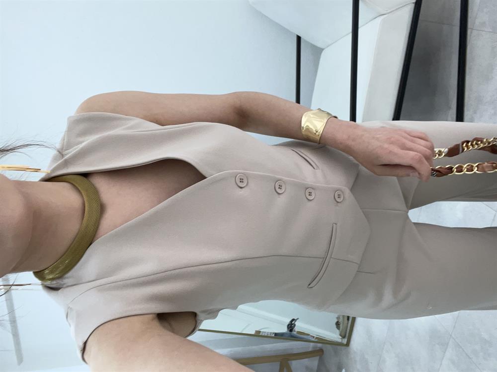 Taş Düğmeli̇ Yelek