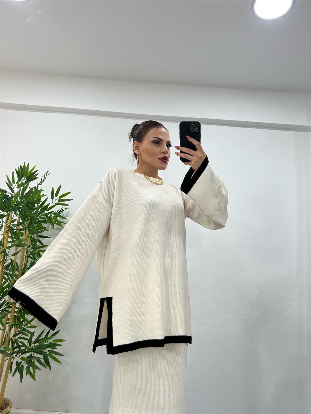 Taş Rengi̇ Etekli̇ Tri̇ko Takim