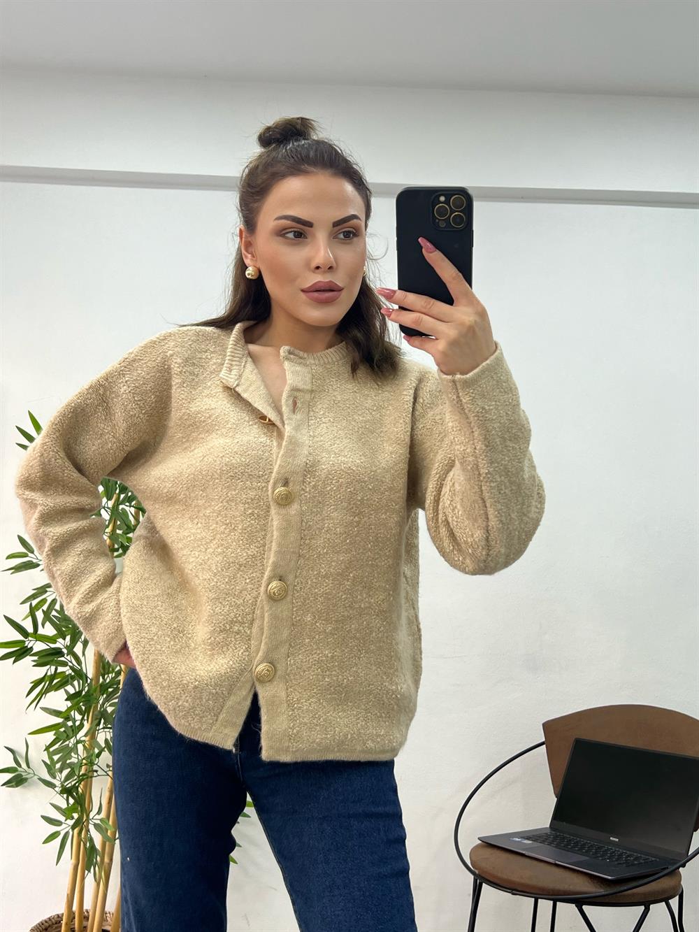 Taş Rengi̇ Gold Düğmeli̇ Yumoş Hirka