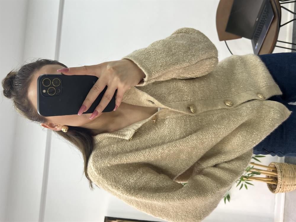 Taş Rengi̇ Gold Düğmeli̇ Yumoş Hirka