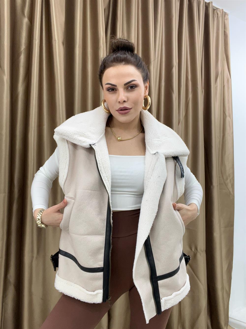 Taş Rengi̇ Kürklü Yelek