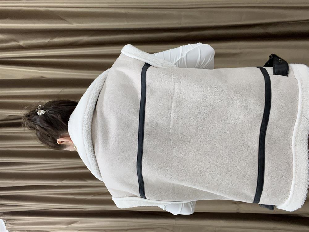 Taş Rengi̇ Kürklü Yelek