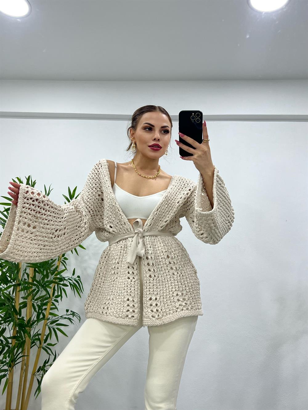 Taş Rengi̇ Kuşakli Örgülü Hirka