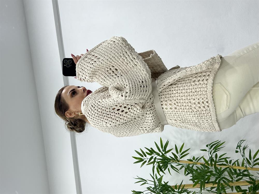 Taş Rengi̇ Kuşakli Örgülü Hirka