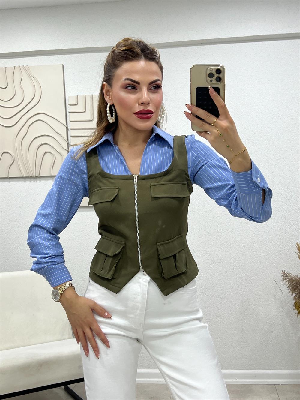 Tasarim Çi̇zgi̇li̇ Yelekli̇ Gömlek