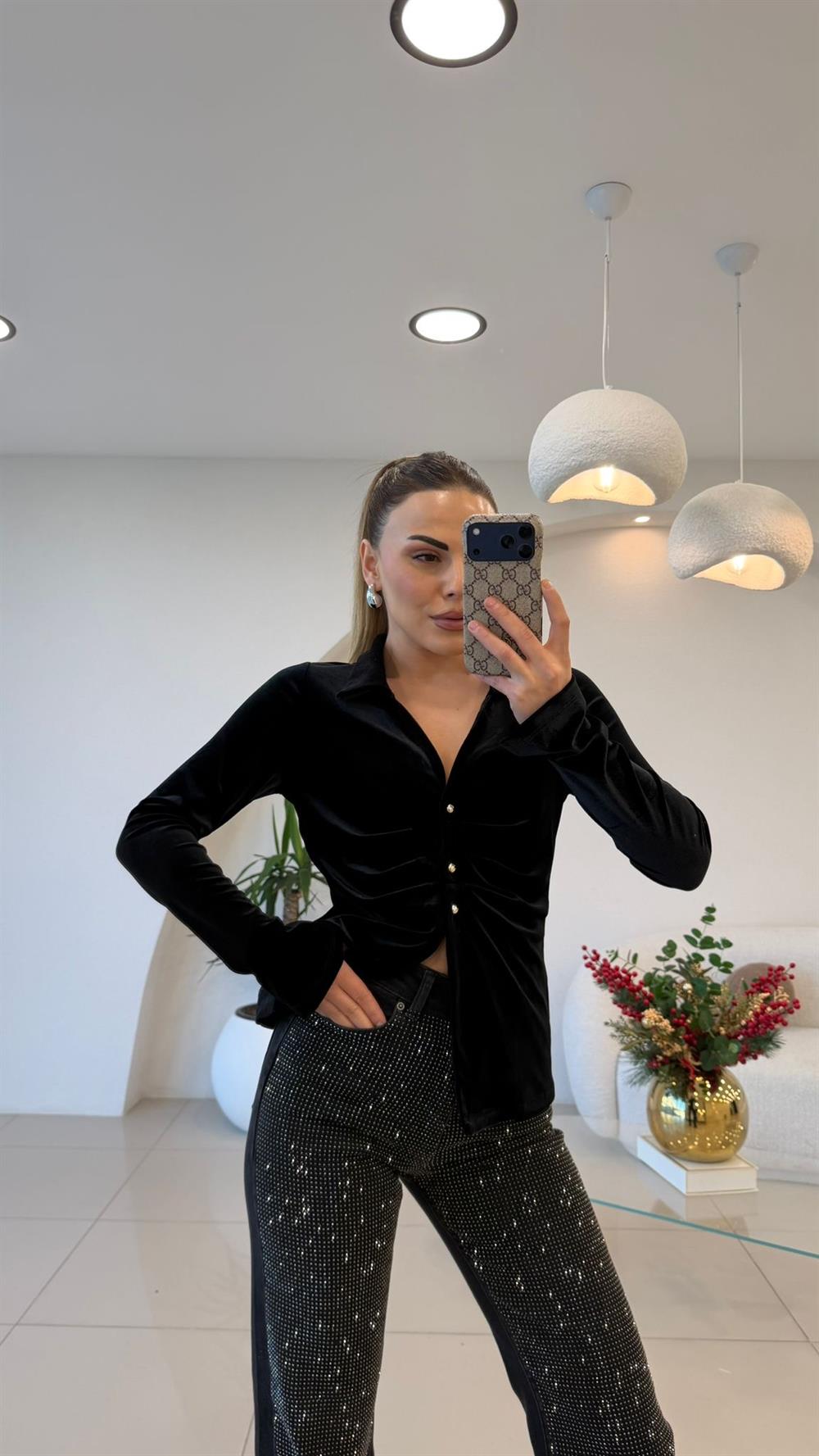 TASARIM GÖĞÜS PİLELİ KADİFE BLUZ SİYAH