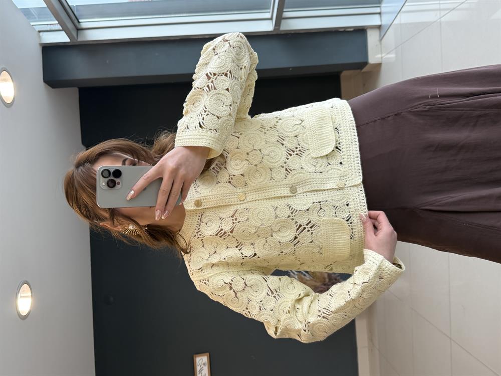 Tasarim Gol Düğmeli̇ Dantel Ceket Sari