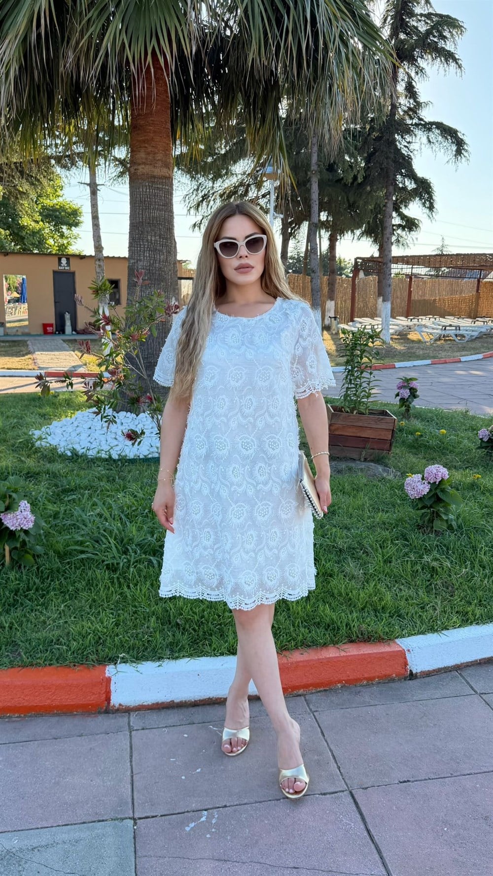 TASARIM GÜPÜRLÜ BASİC BEYAZ ELBİSE 