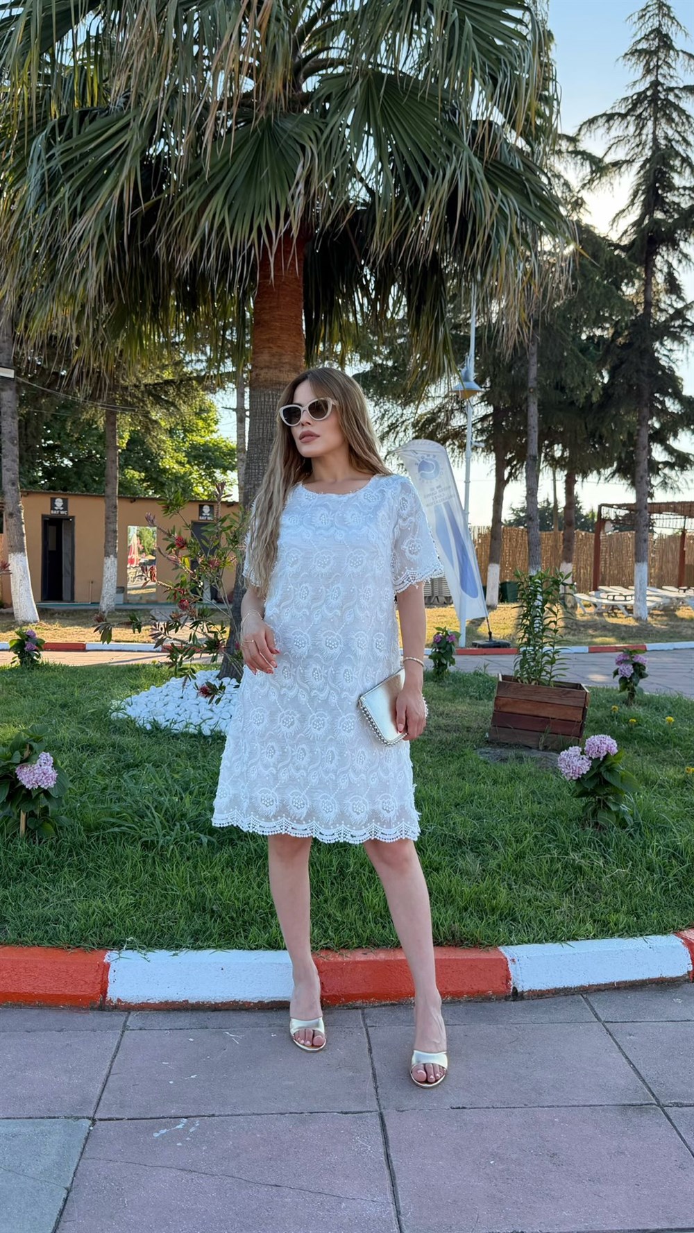 TASARIM GÜPÜRLÜ BASİC BEYAZ ELBİSE 