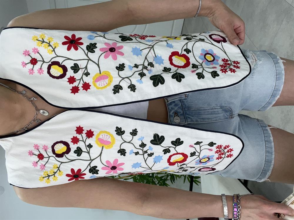 Tasarim İşlemeli̇ Keten Yelek