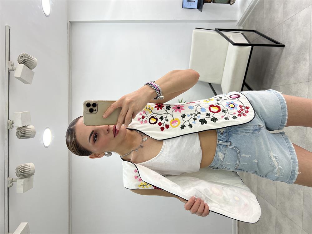 Tasarim İşlemeli̇ Keten Yelek