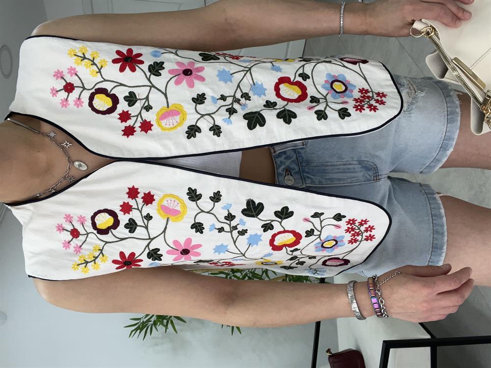 Tasarim İşlemeli̇ Keten Yelek