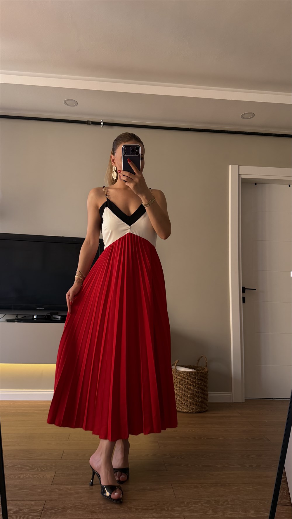 Tasarım Marka Model İp Askılı Taş Detaylı Elbise