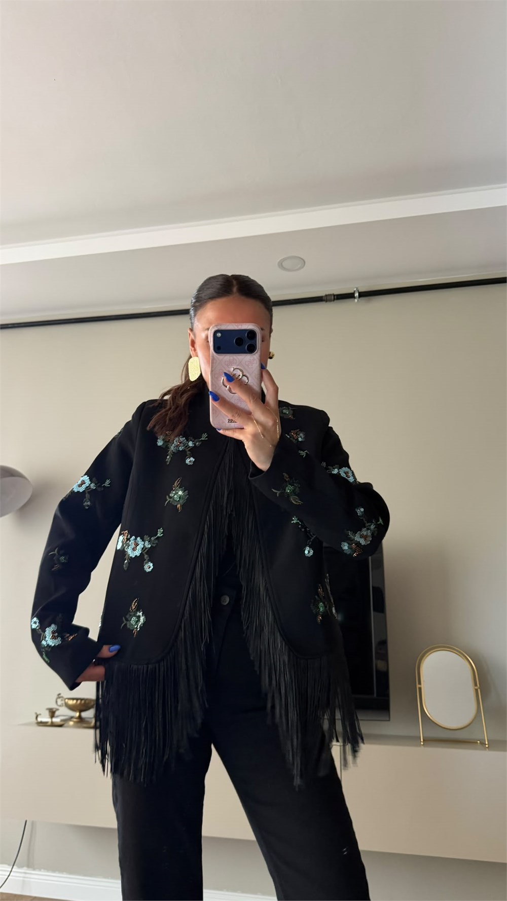 Tasarım Püskül Detaylı Payet Motifli Ceket