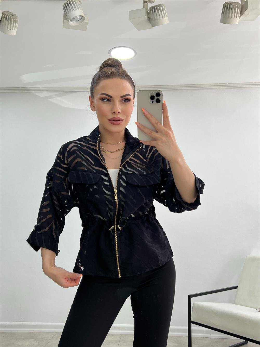 Tasarim Tül Desenli̇ Ceket Si̇yah