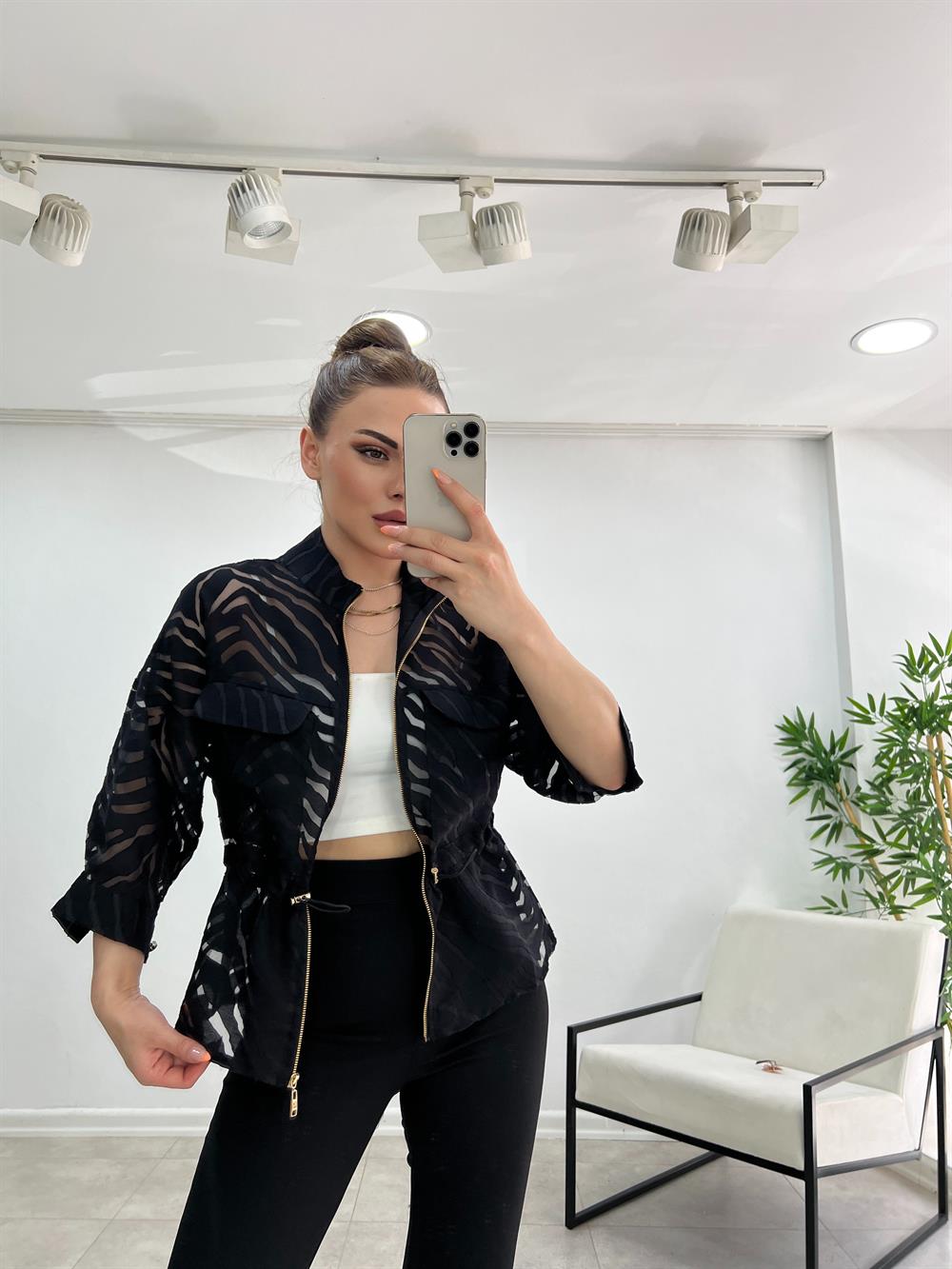 Tasarim Tül Desenli̇ Ceket Si̇yah