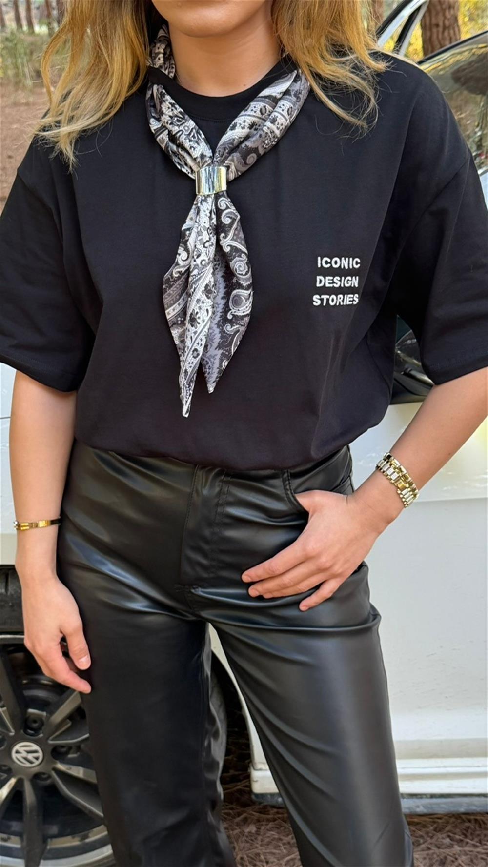 TASARIM YAKA FULARLI TSHIRT