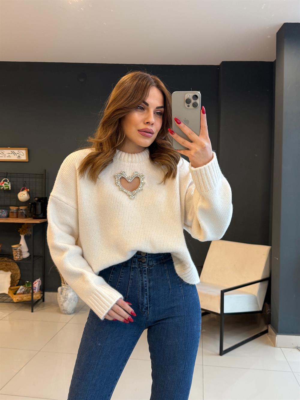 Taşli Kalp Detayli Kazak Krem