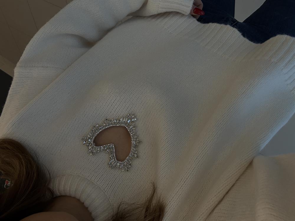 Taşli Kalp Detayli Kazak Krem