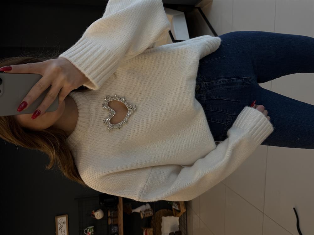 Taşli Kalp Detayli Kazak Krem