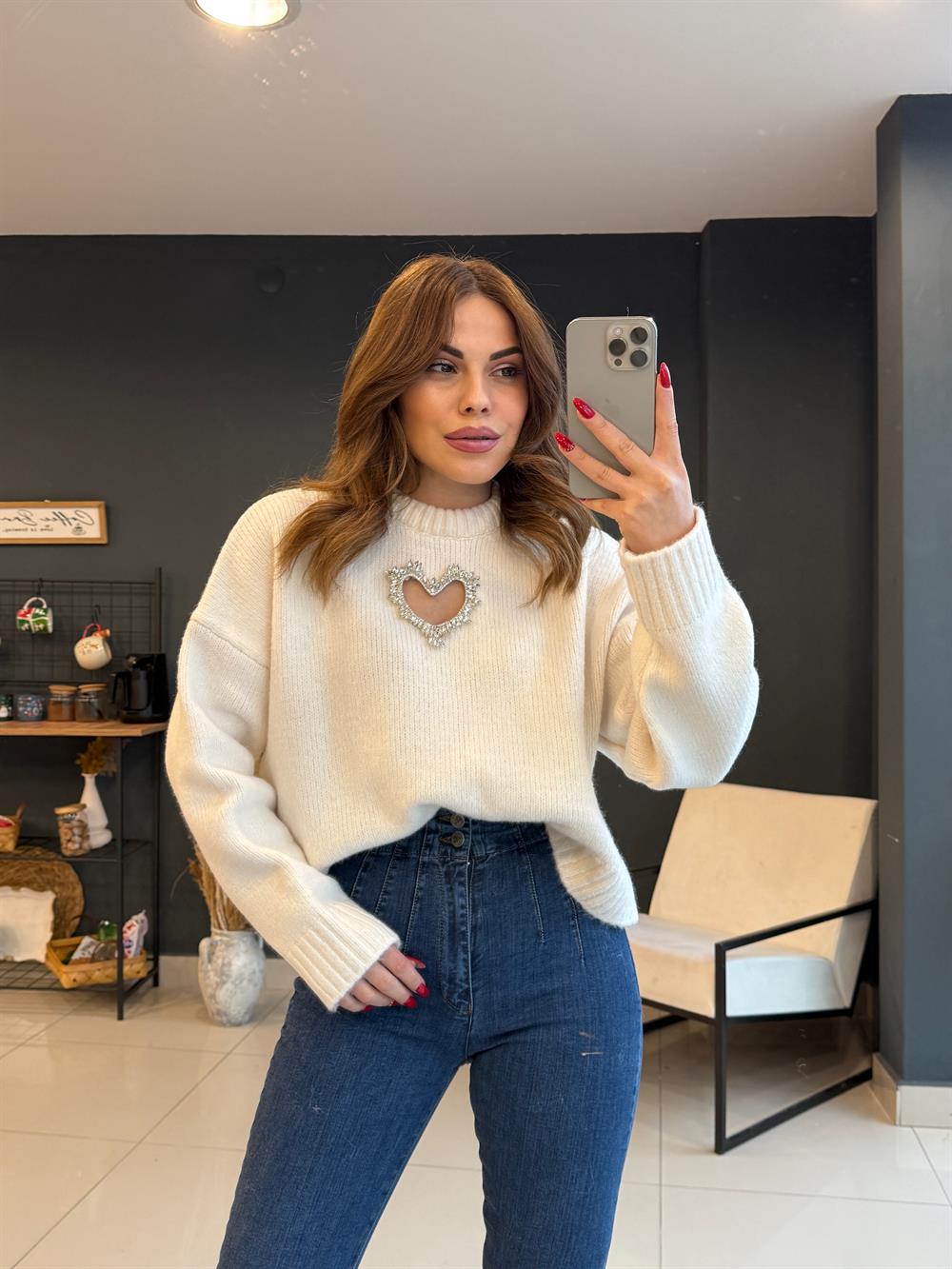 Taşli Kalp Detayli Kazak Krem