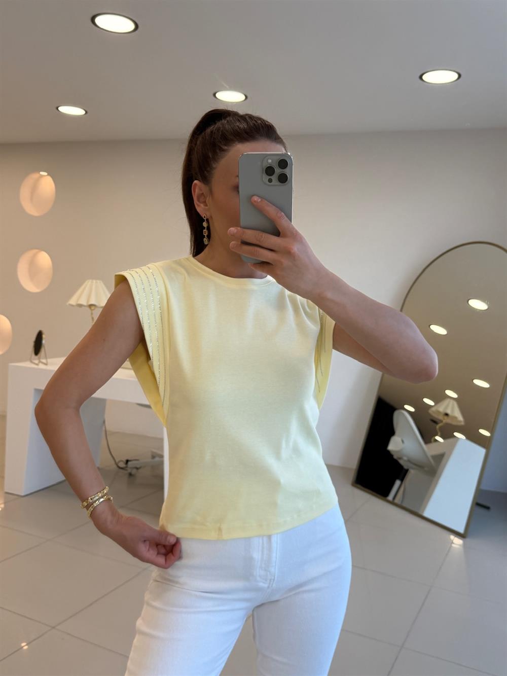 TAŞLI KOLSUZ TSHIRT SARI