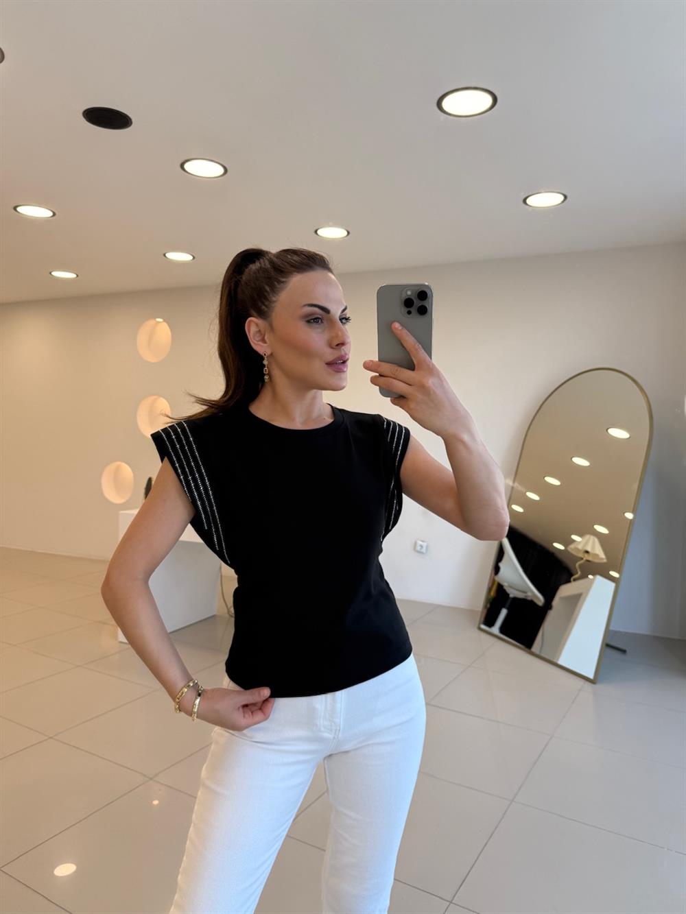 TAŞLI KOLSUZ TSHIRT SİYAH