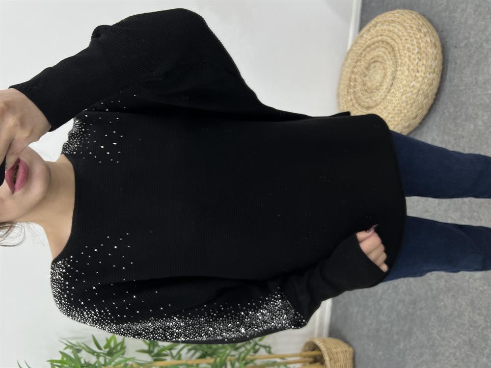 Taşli Si̇yah Tri̇ko