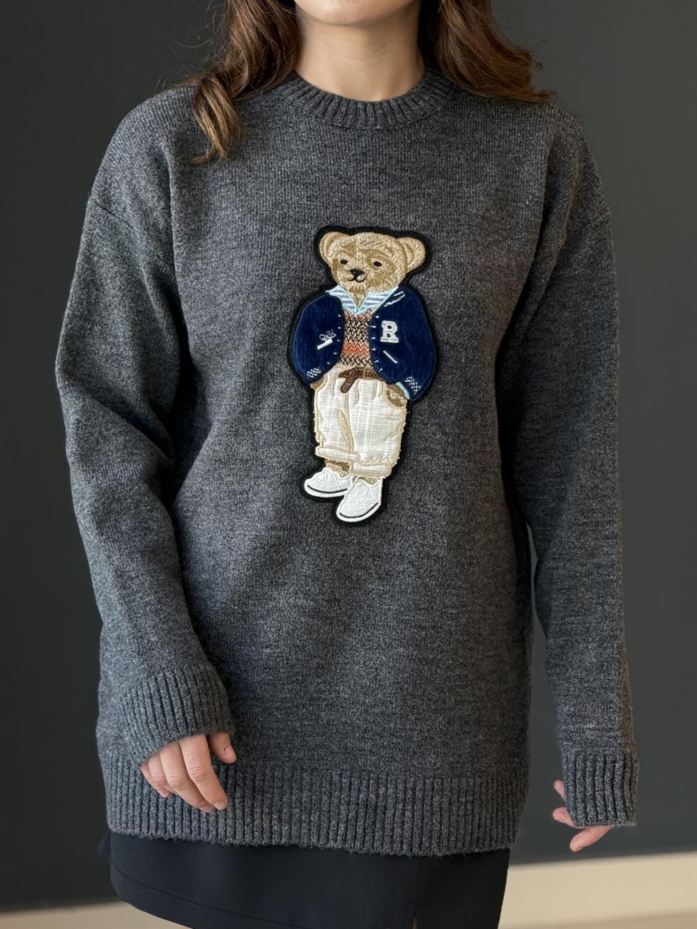 Teddy İşlemeli̇ Kazak Gri̇