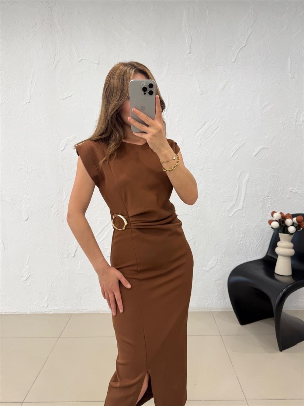 TOKA DETAYLI KRUVAZE ELBİSE TARÇIN