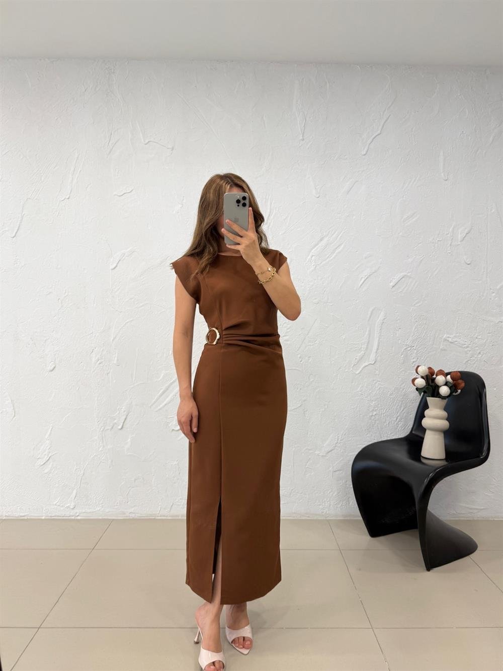 TOKA DETAYLI KRUVAZE ELBİSE TARÇIN