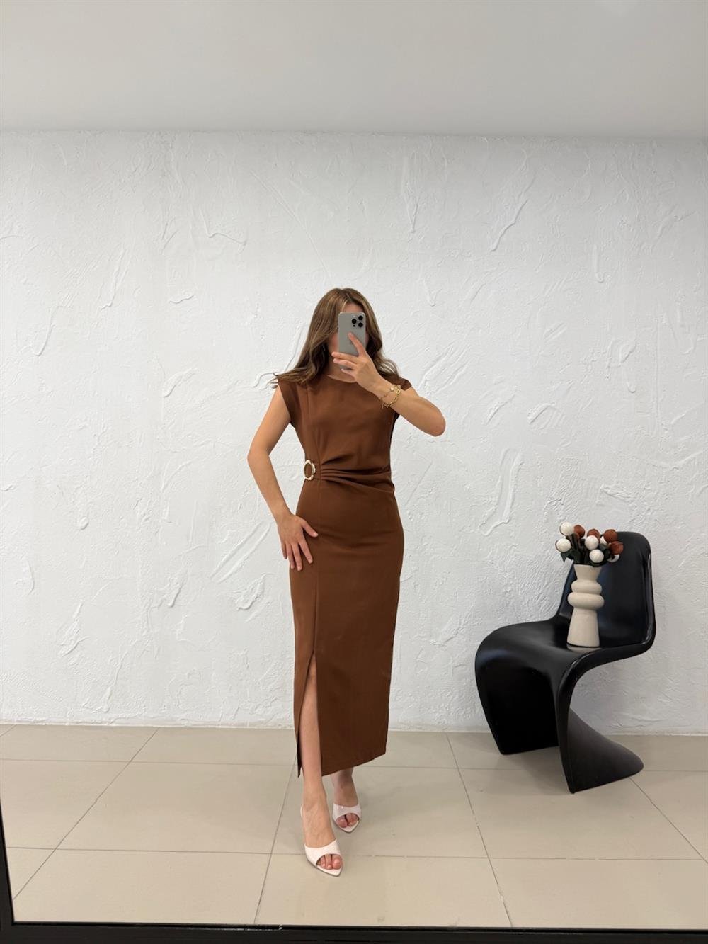 TOKA DETAYLI KRUVAZE ELBİSE TARÇIN