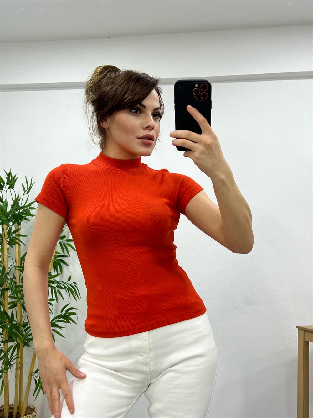 Turuncu Yarim Balikçi Kisa Kollu Tri̇ko