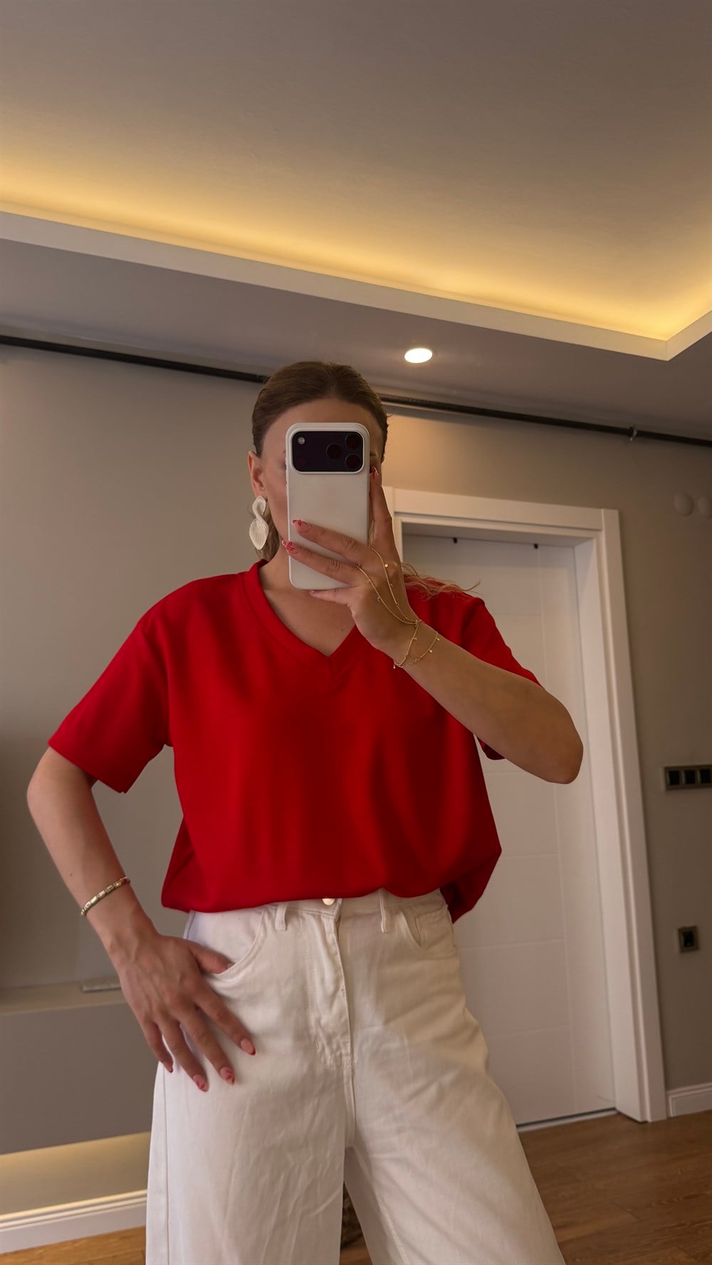V  YAKA BASİC TSHIRT KIRMIZI